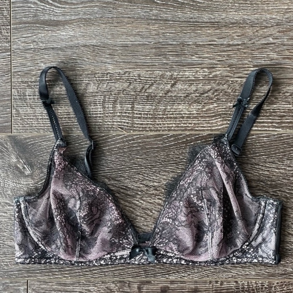 sold on fb / Super cute VS lacy bra